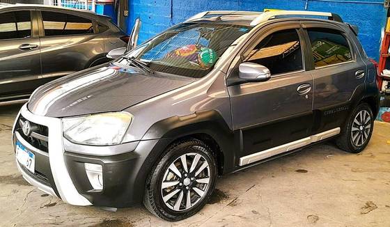 TOYOTA ETIOS 1.5 XLS 16V FLEX 4P MANUAL TOYOTA ETIOS 1.5 XLS 16V FLEX 4P MANUAL